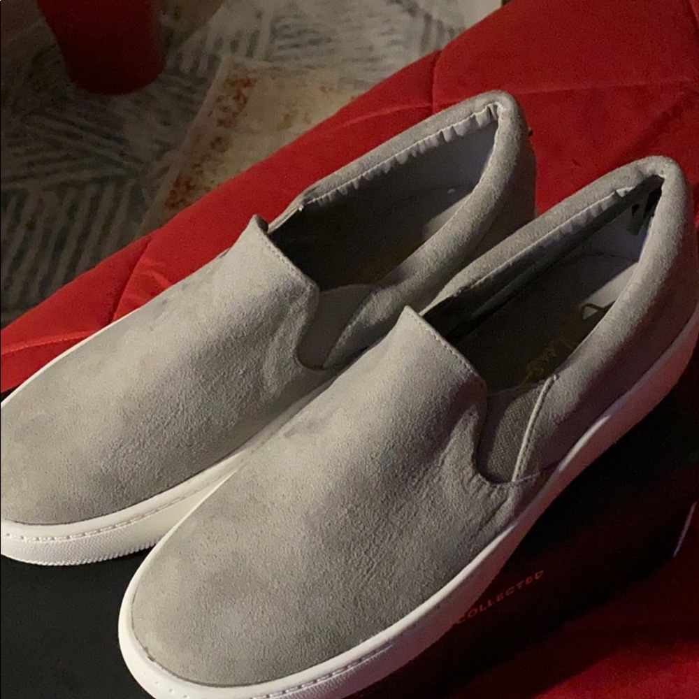 Shoes - Picture 2 of 4